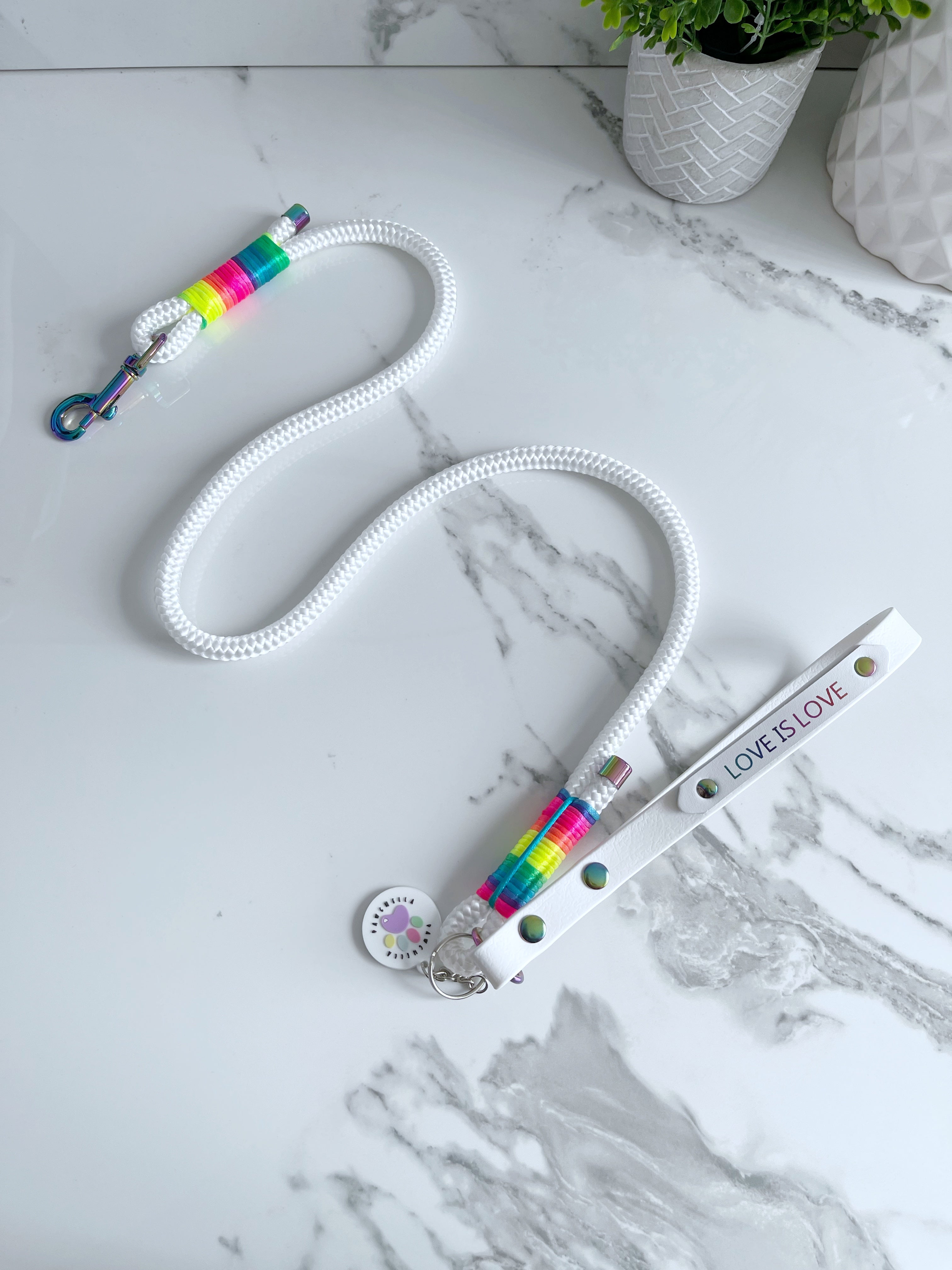 Pride Lead (Free rainbow wording ‘love is love’ (7023476277417)