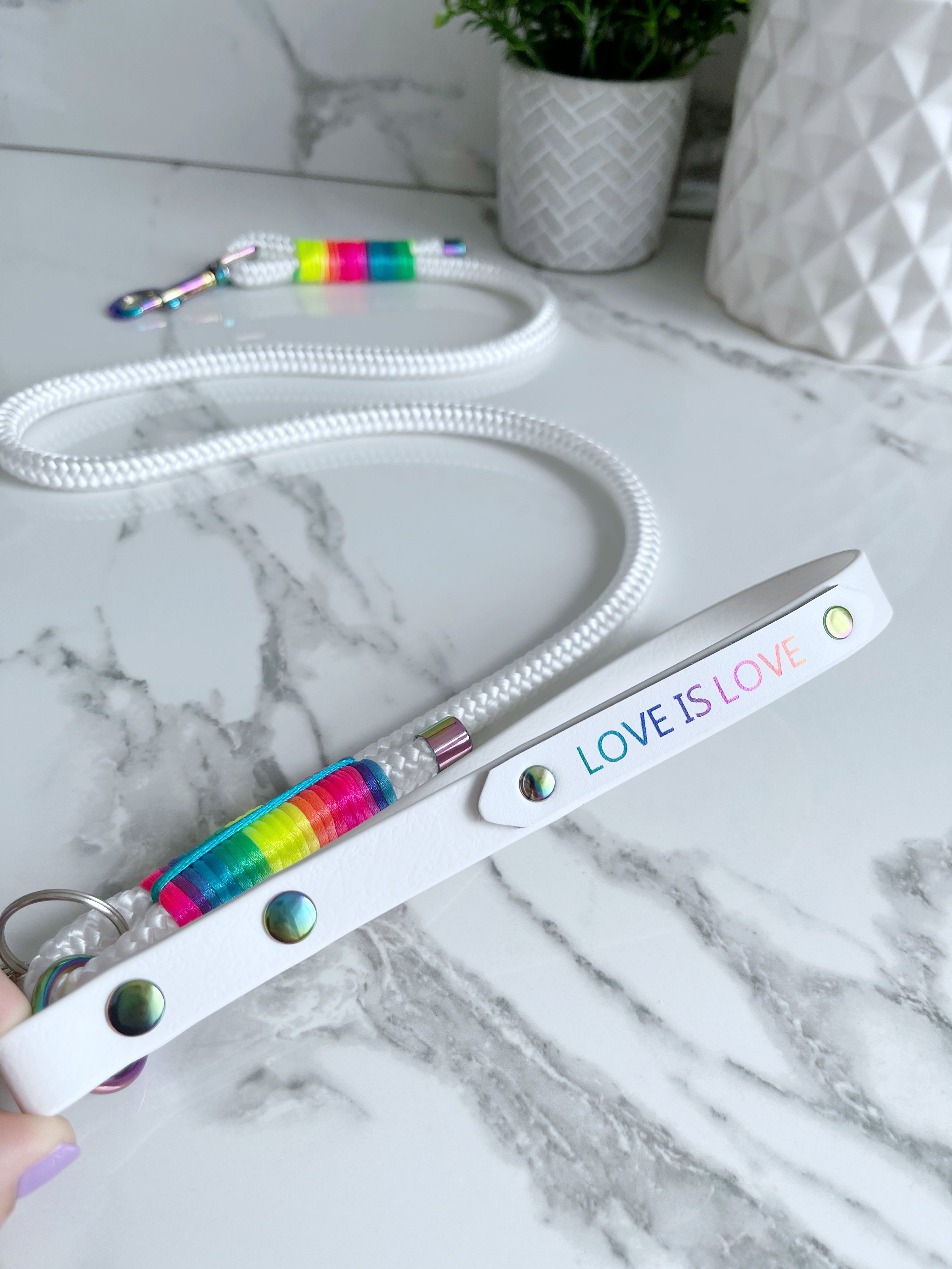 Pride Lead (Free rainbow wording ‘love is love’ (7023476277417)